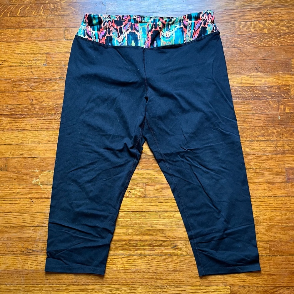 Maurices In Motion Black Capri Leggings M